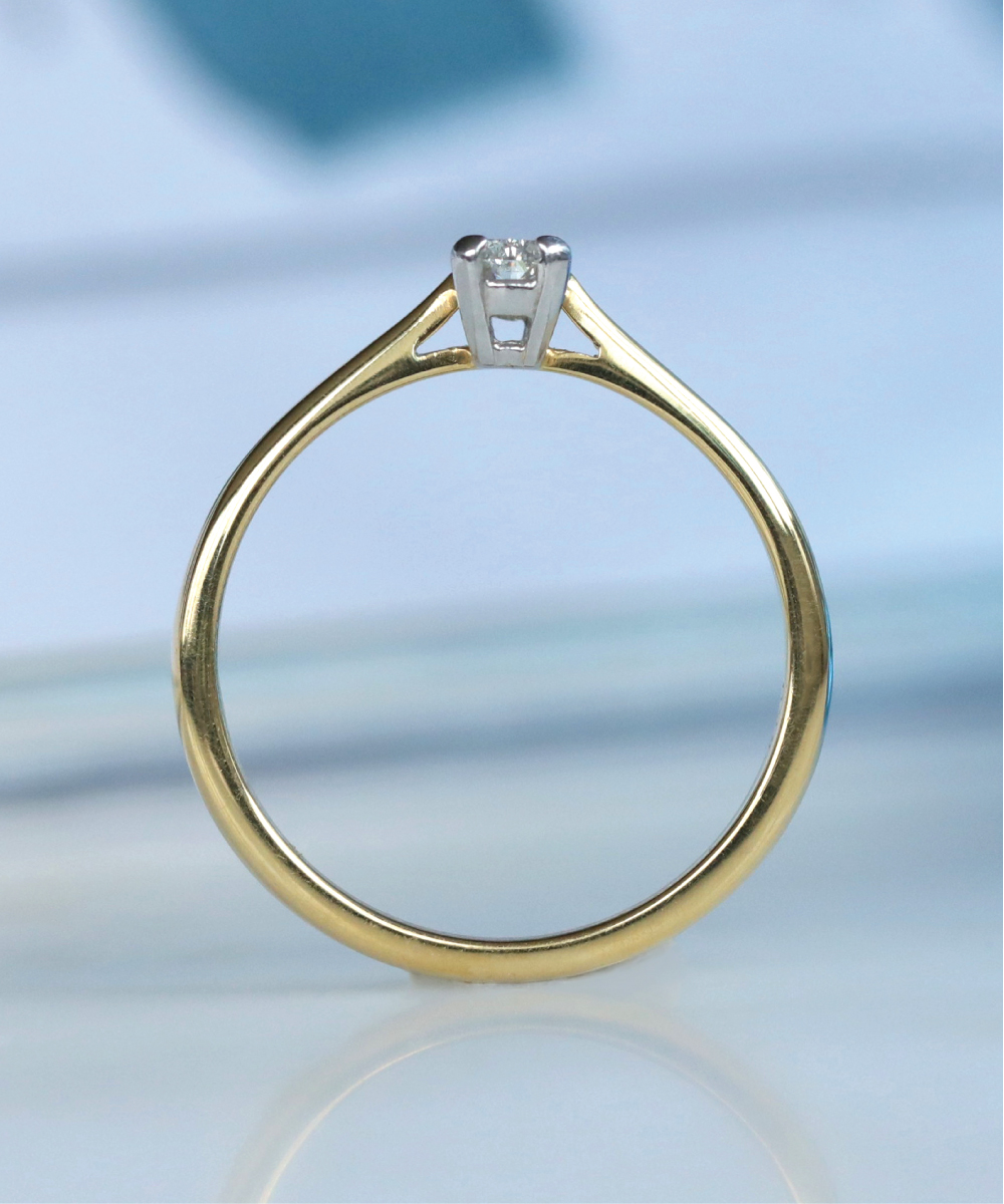 Yellow Gold Radiant Cut Solitaire