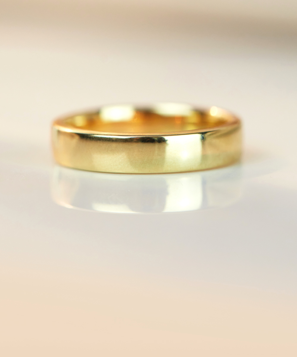 18ct Yellow Gold 4mm Medium Court Shaped Wedding Band