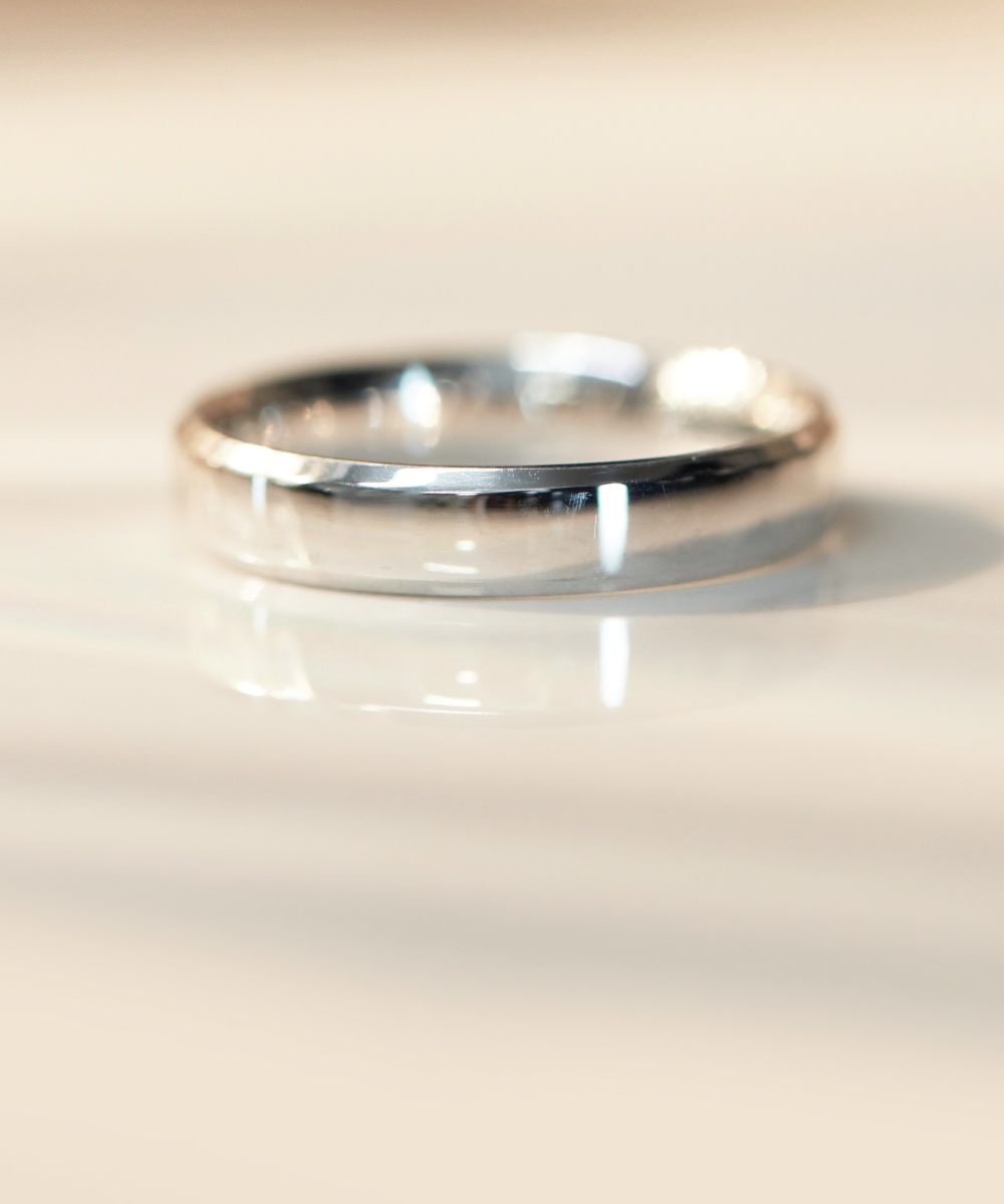18ct White Gold 4.5mm Bevelled Edge Wedding Ring