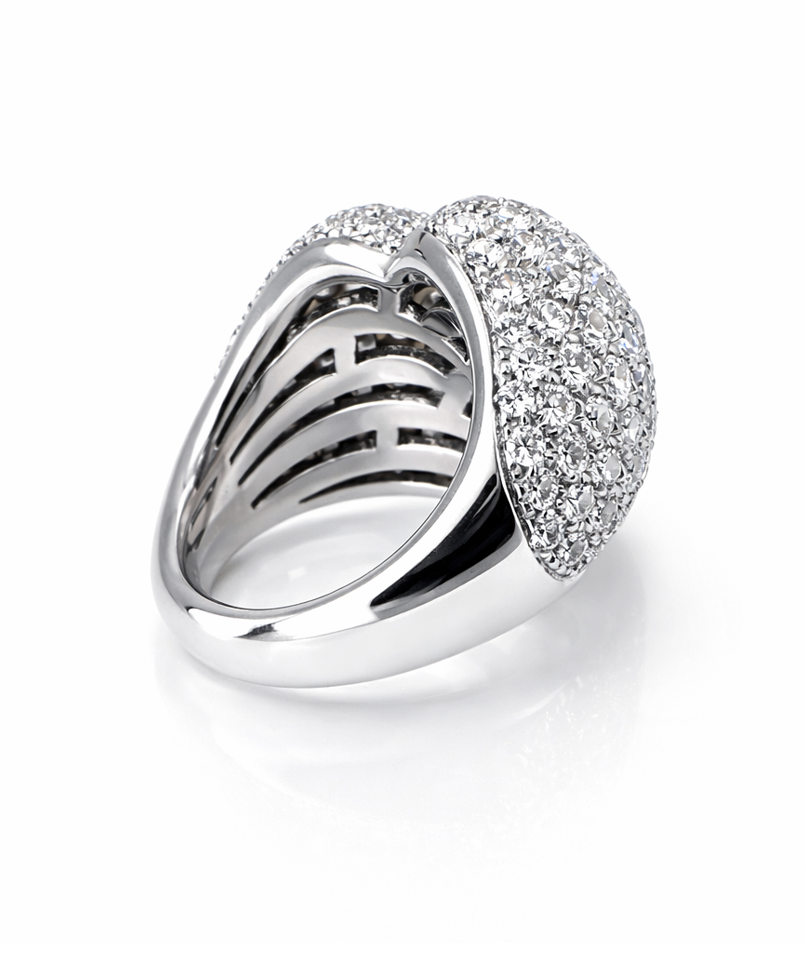 18ct White Gold Pavé Set Diamond Heart Bombe Ring - Detail
