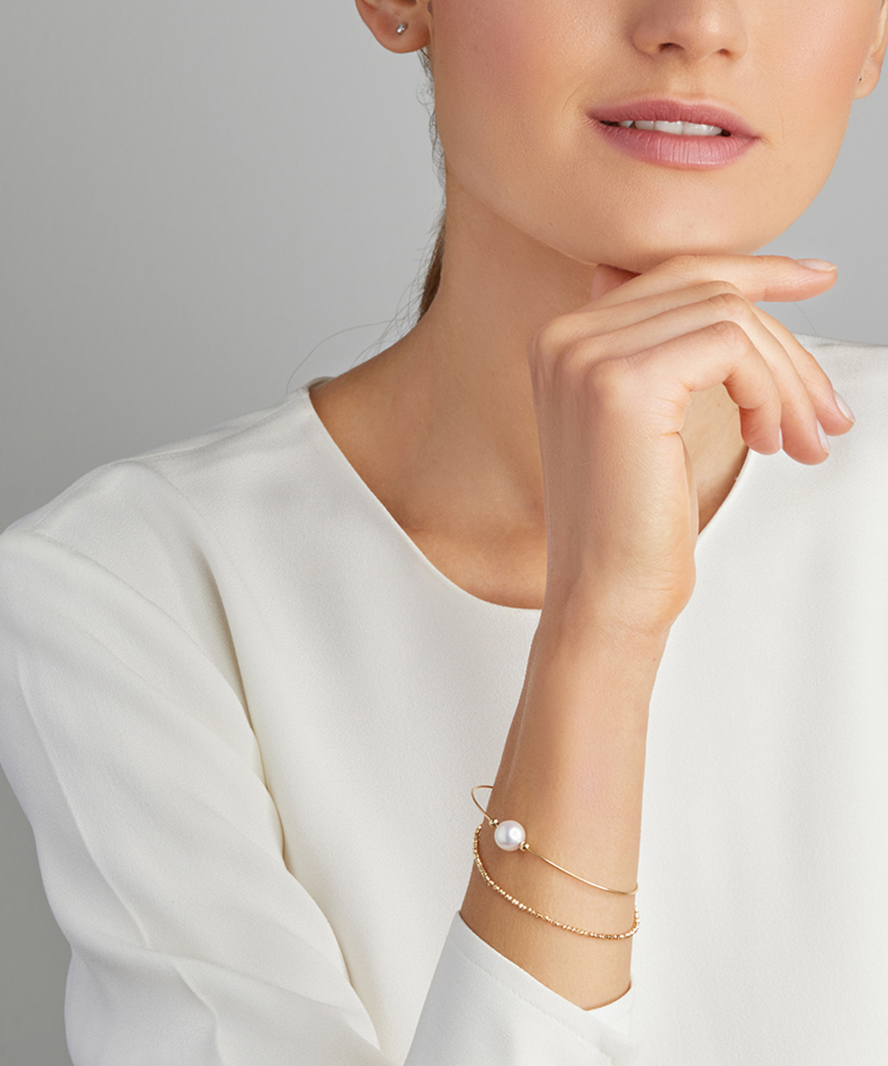 Yana Nesper 18ct Yellow Gold Charmant Flexible Bangle with Akoya Pearls - Modelled